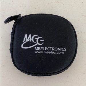 MEElectronics wired ear buds with extra ear pieces